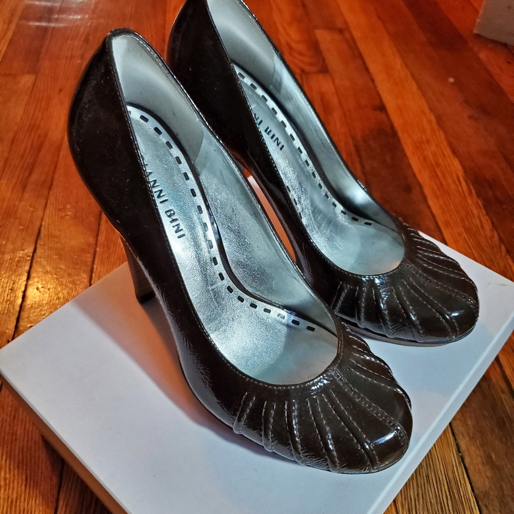 Gianni Bini Brown heels